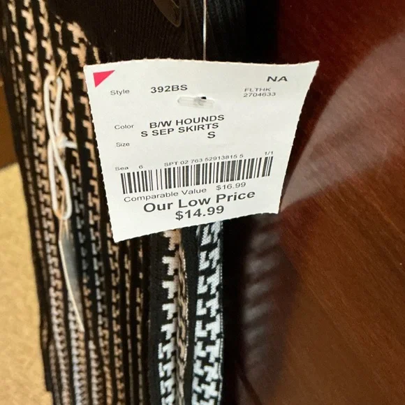 Black and White Pleated Houndstooth-Style Midi Skirt with Knit Waistband - Picture 3 of 3